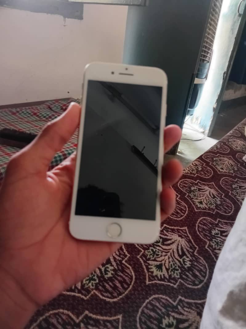 Apple iPhone 7 0
