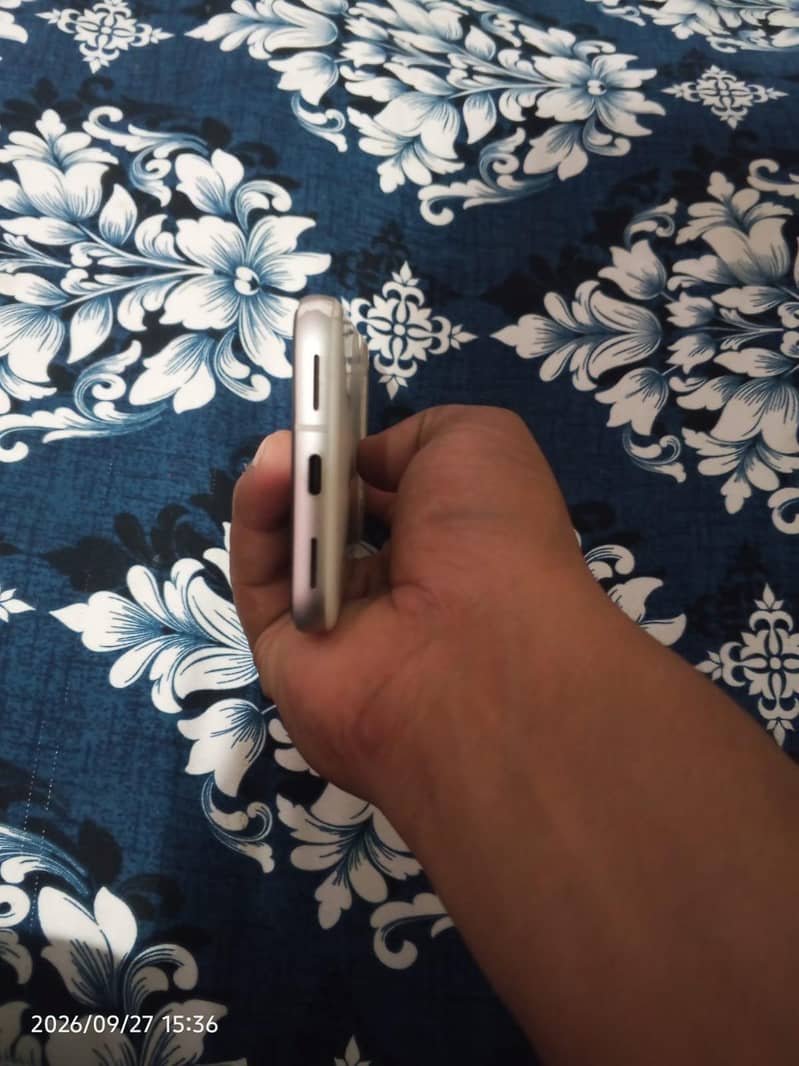 Google Pixel 8a 3