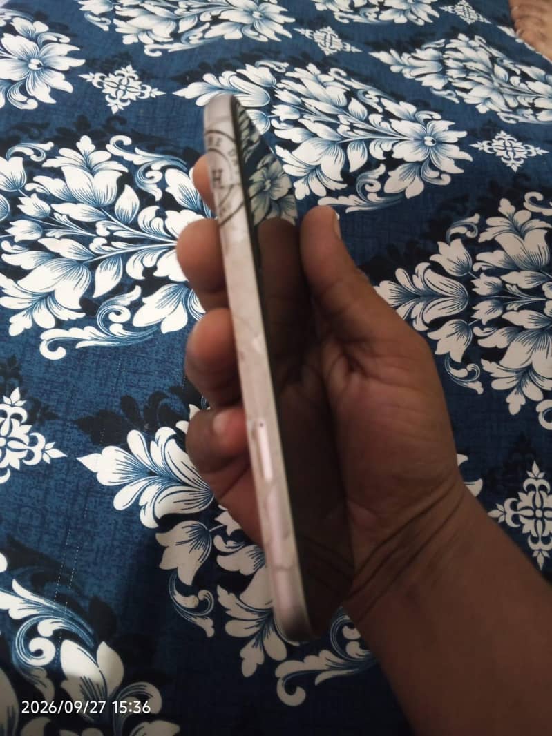 Google Pixel 8a 4