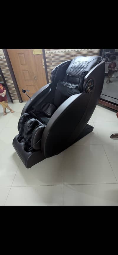 JC Buckman IndulgeUs Full Body Massage Chair