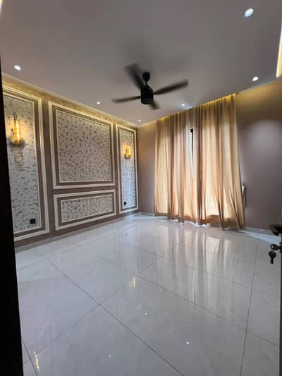 10 Marla Like Brand New Luxury Upper Portion Available For Rent In Bahria Town Lahore.