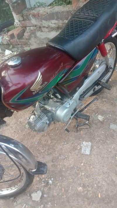 for sale honda CD 70 2018. B total genuine 0309 8322716