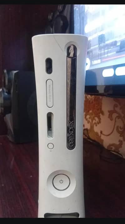 Xbox 360 250gb With 2 Brand New Controllers and Installed Games.