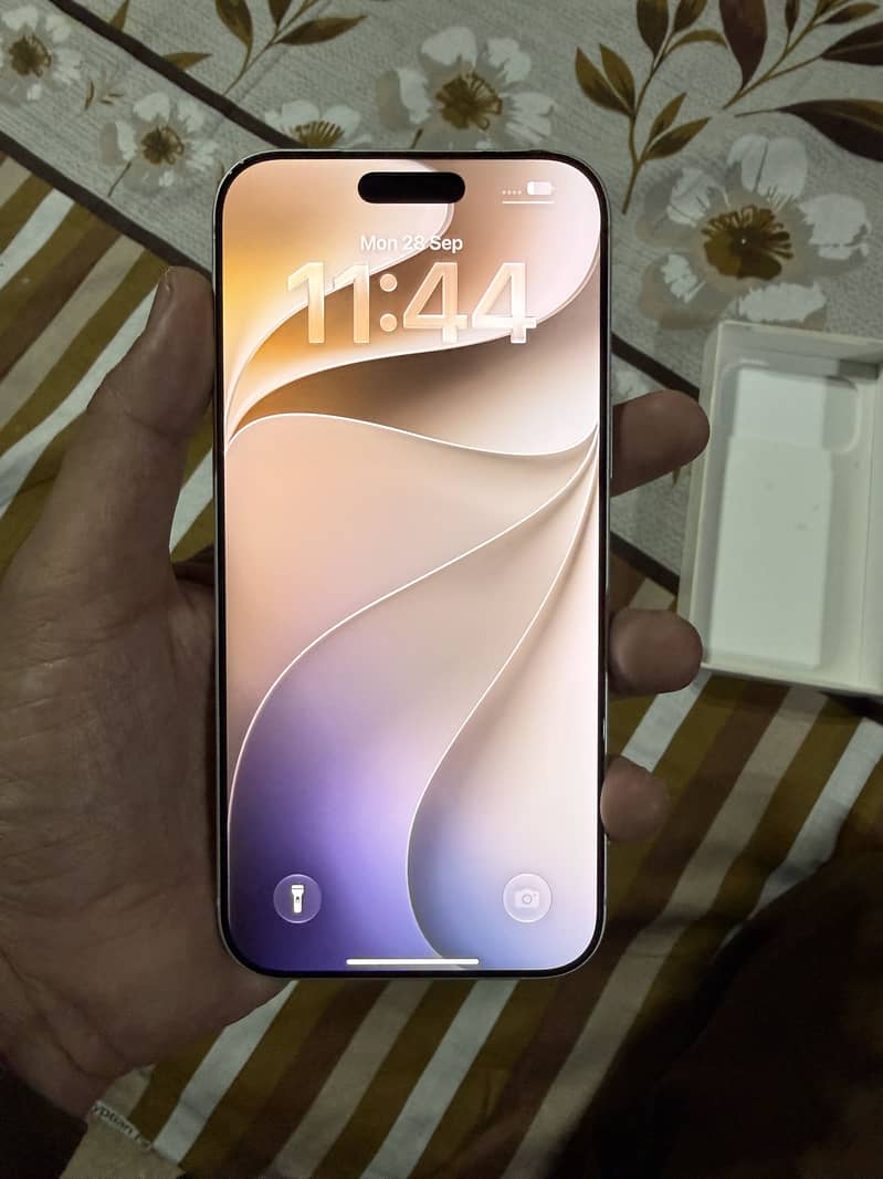 Apple iPhone 17 Pro Max 6