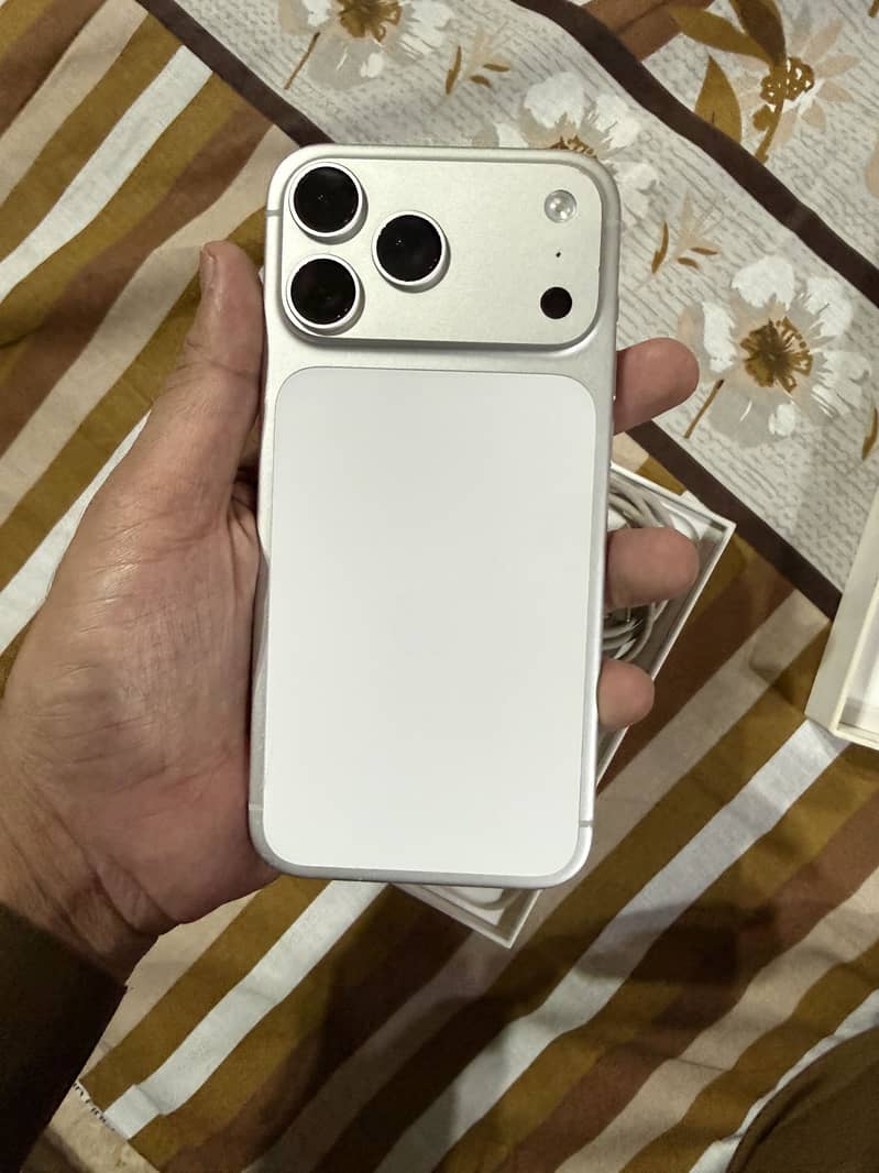 Apple iPhone 17 Pro Max 7