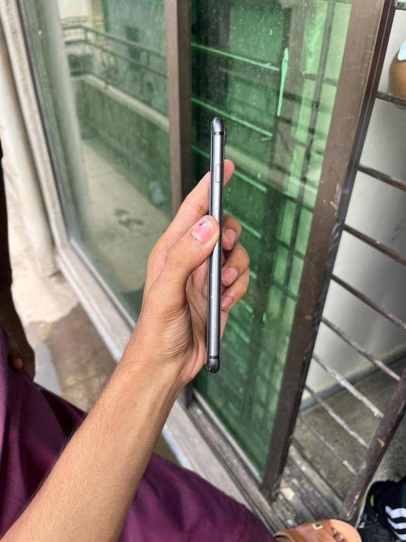 Apple iPhone 8 Plus 3