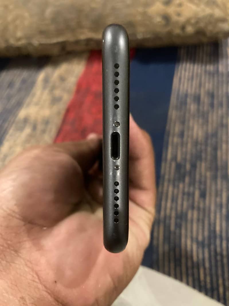 Apple iPhone 11 7