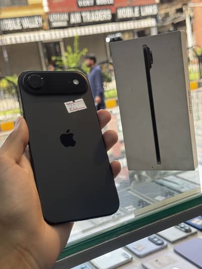 iPhone 17 Air 256GB factory Unlock LLa 93% Health