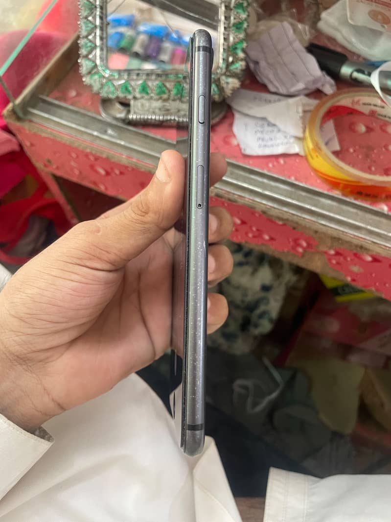 Apple iPhone 8 Plus 1