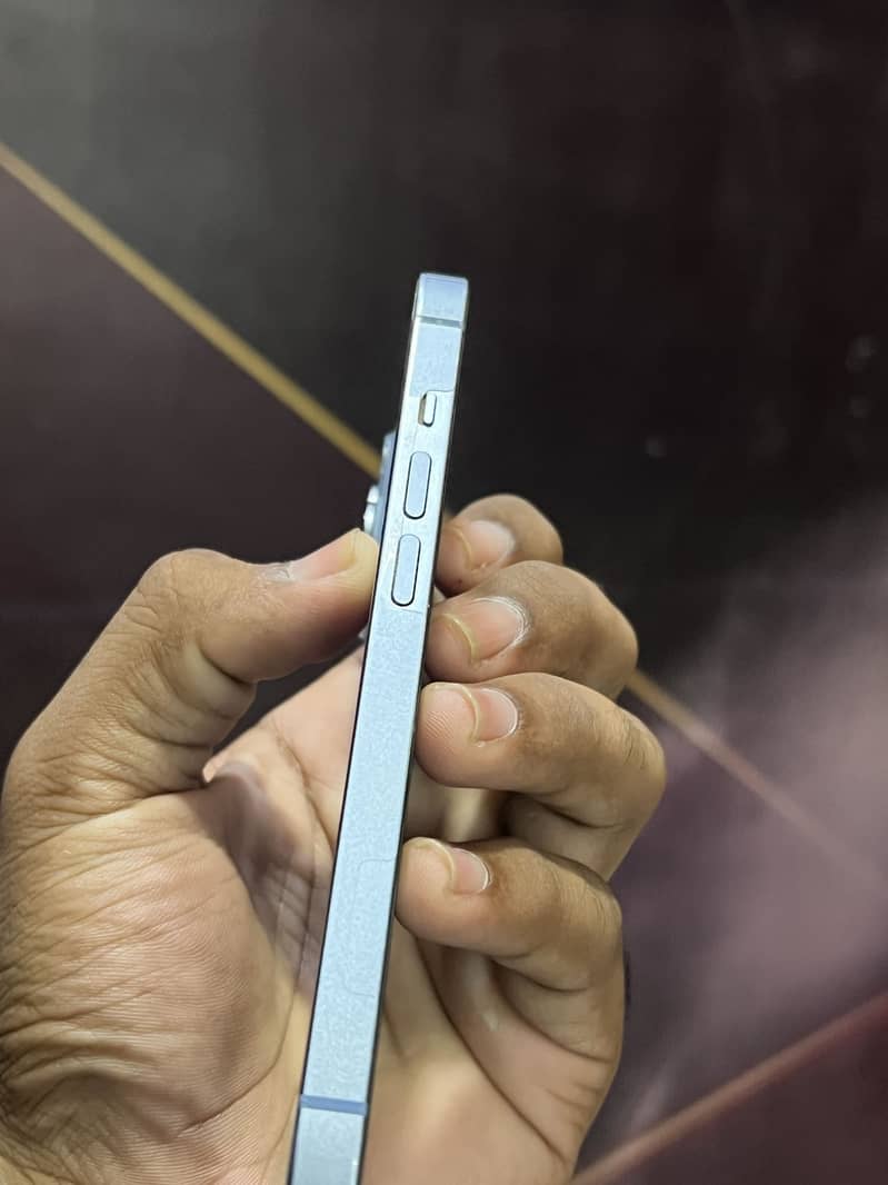 Apple iPhone 14 3
