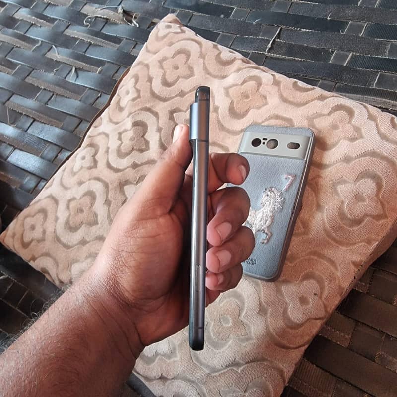 Google Pixel 8 4