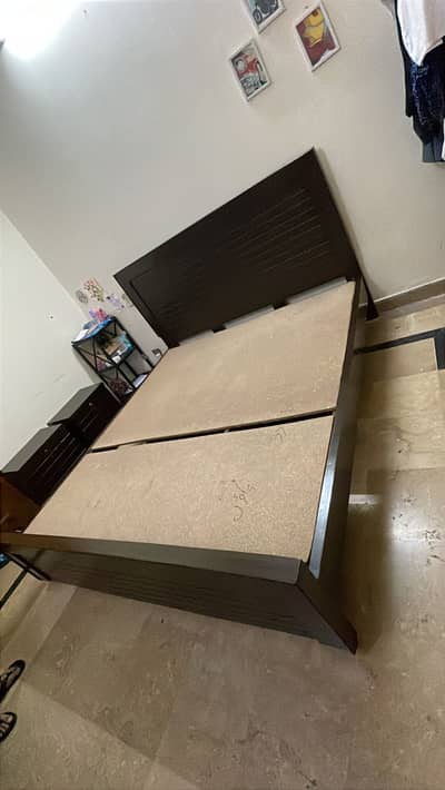 Double bed king size without mattress