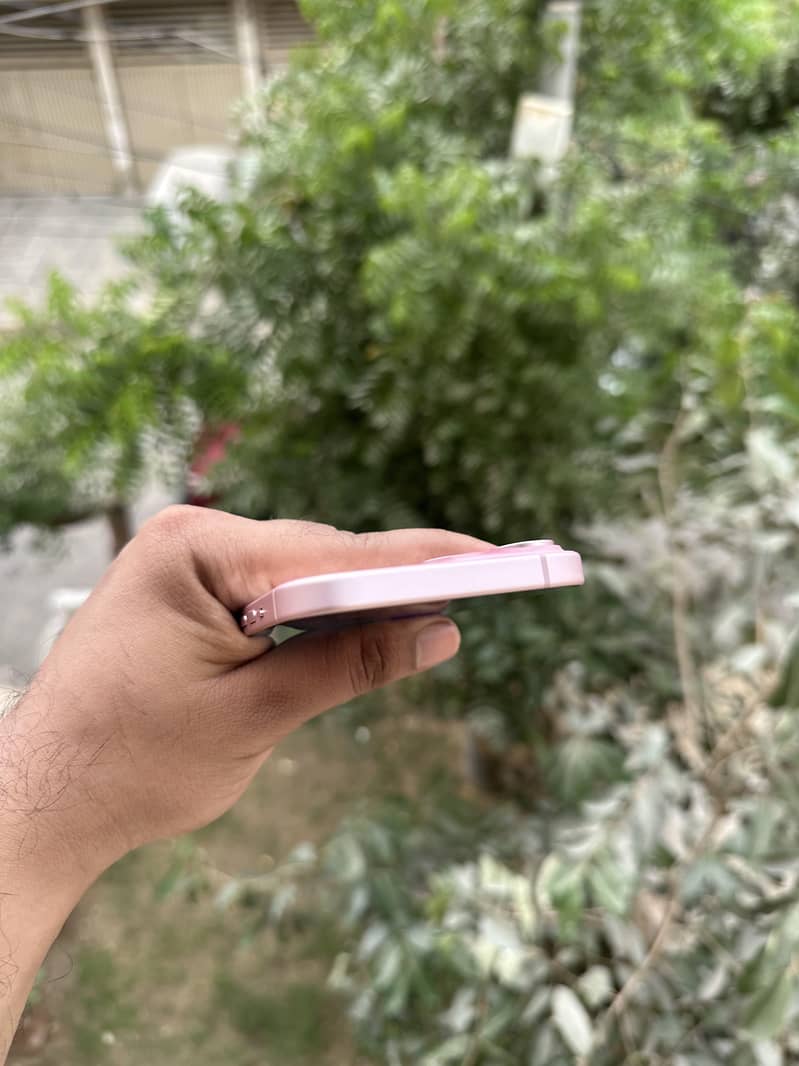 Apple iPhone 15 3