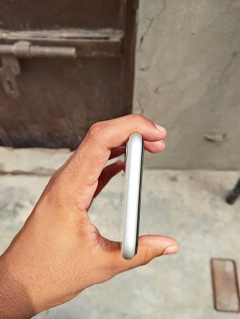 Apple iPhone 11 2