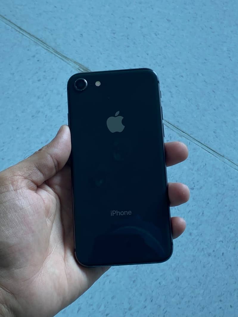 Apple iPhone 8 1