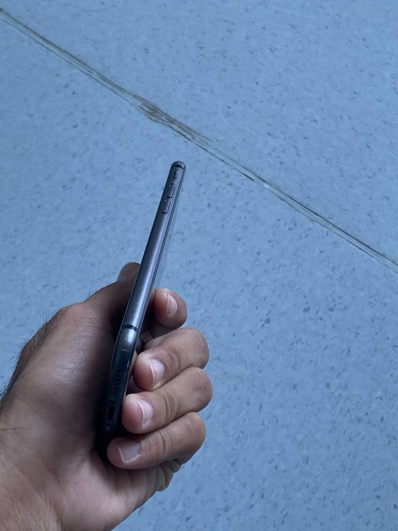 Apple iPhone 8 5