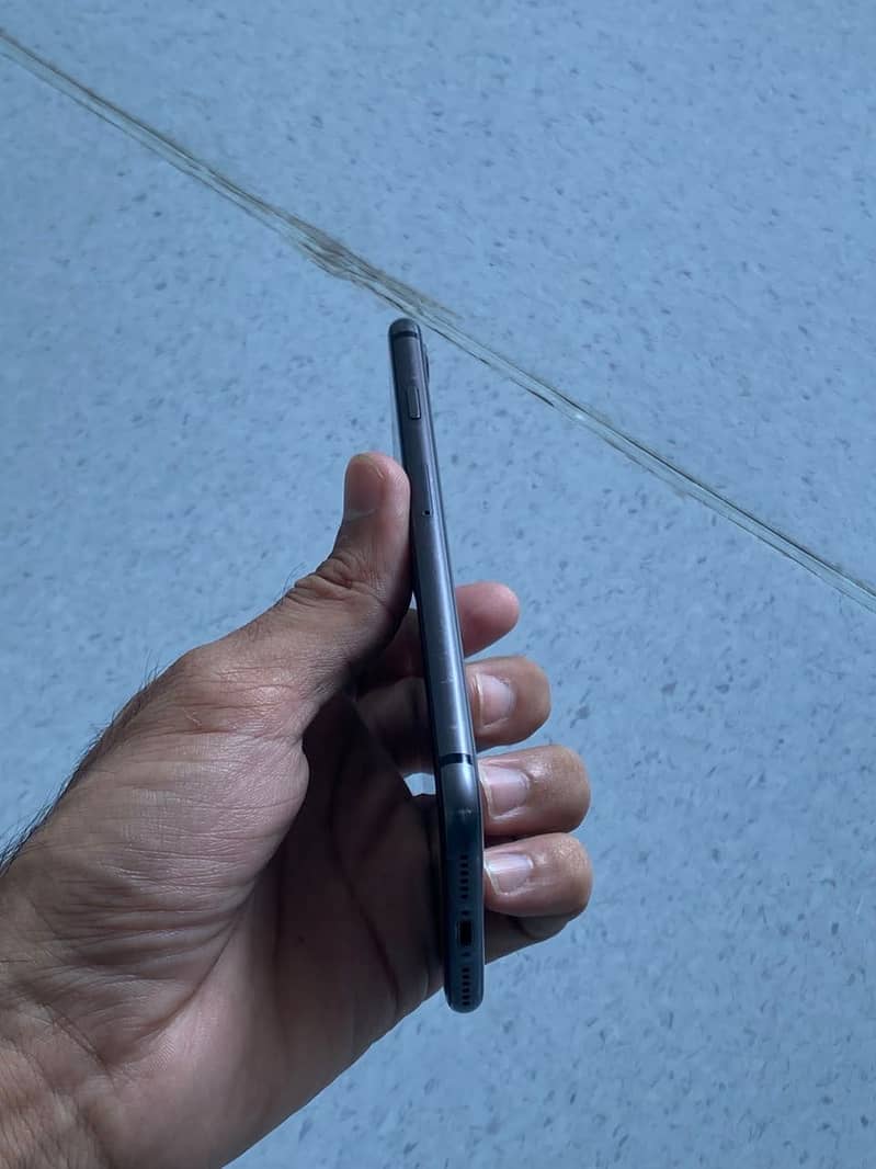 Apple iPhone 8 6