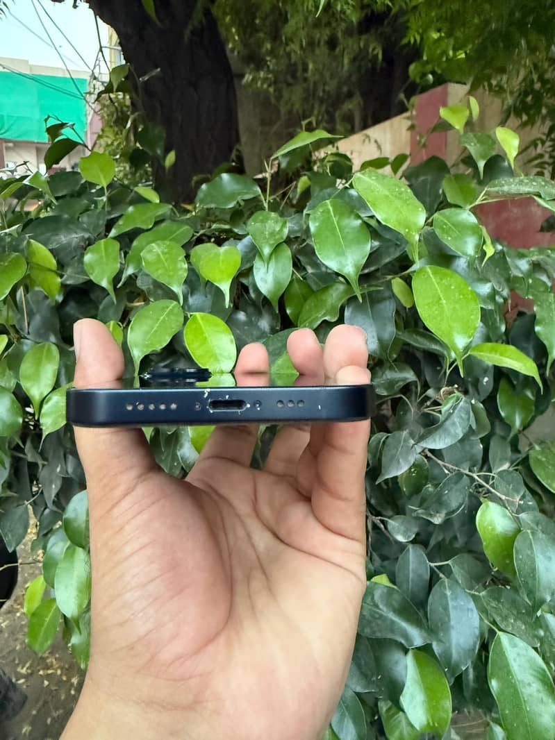 Apple iPhone 13 2