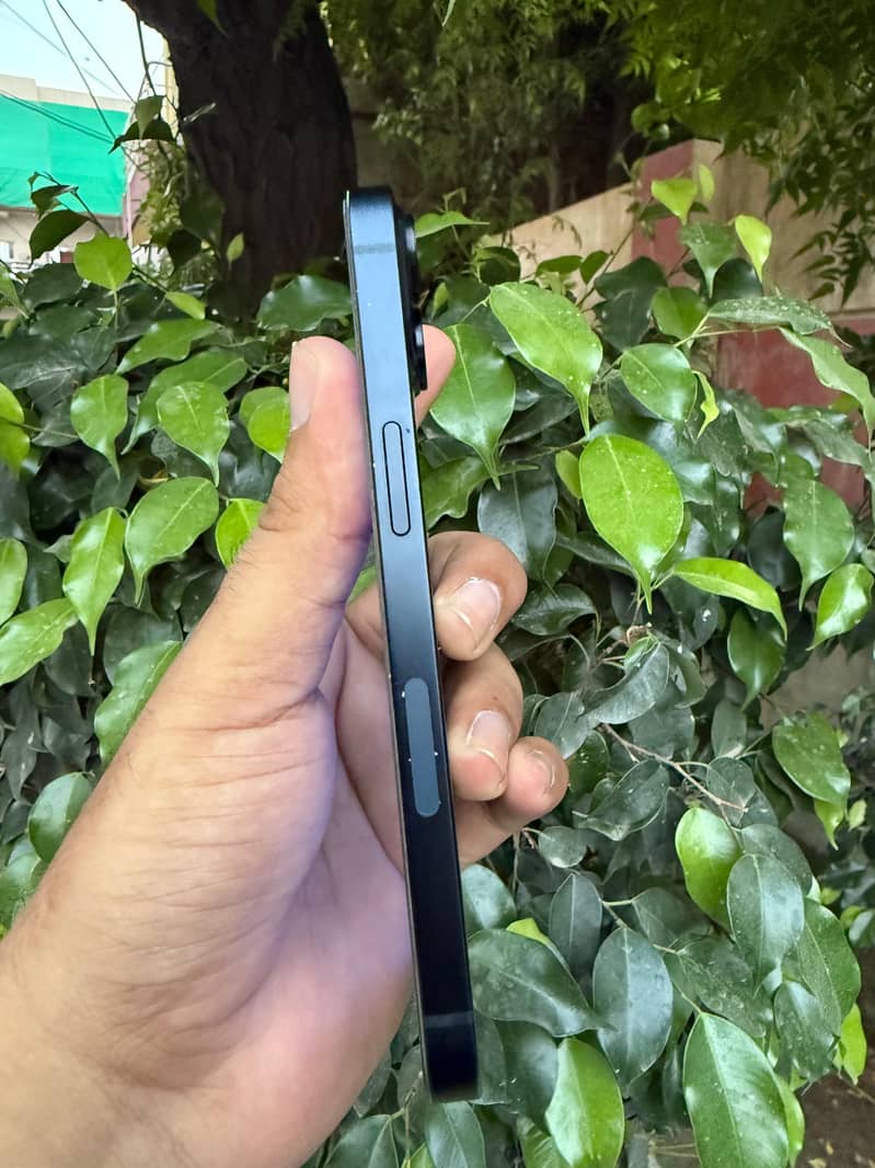 Apple iPhone 13 3