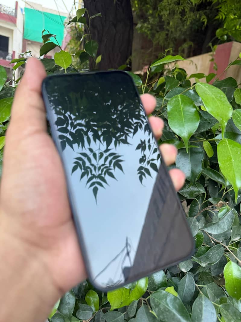 Apple iPhone 13 6