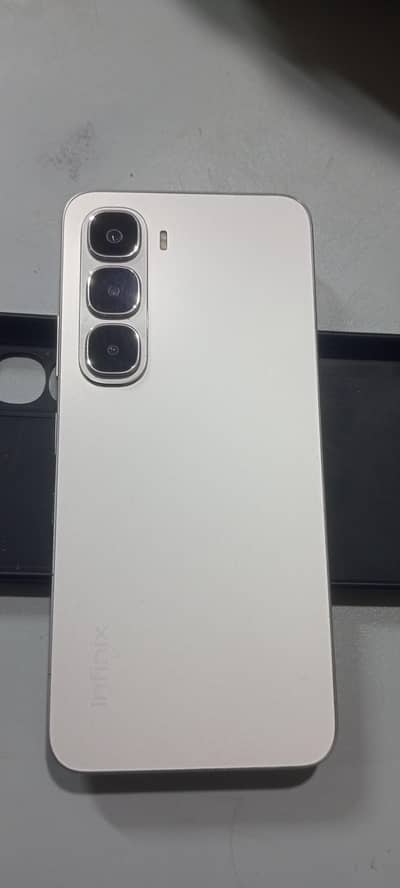 Infinix hot 60i 128/6+4