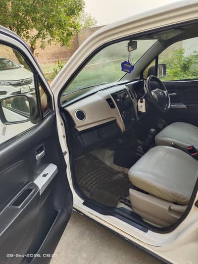 Suzuki Wagon R VXL 2018 white color for sale 0 3 0 2 7 1 4 1 5 2 3