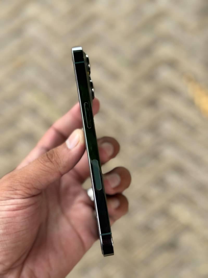 Apple iPhone 13 Pro 1