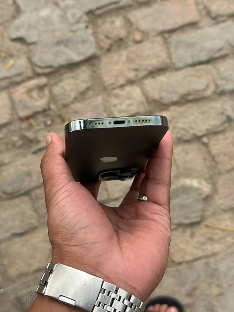 Apple iPhone 13 Pro 3
