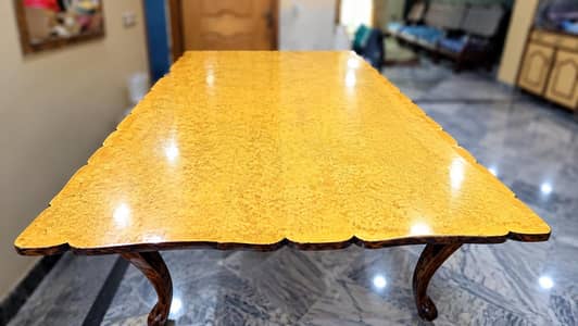 Dinning table for sale in good condition' (Without Chairs) Just Table.
