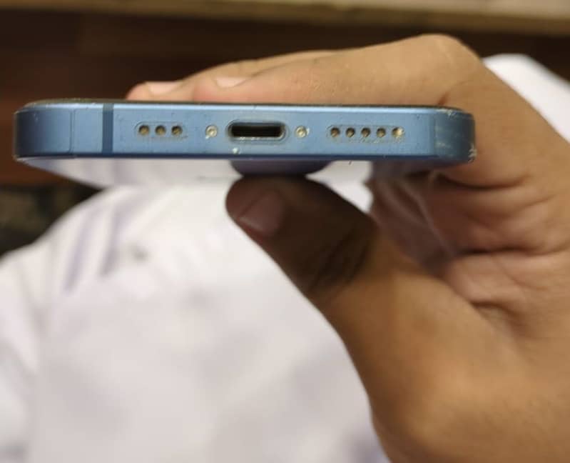Apple iPhone 13 2
