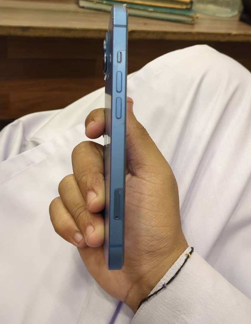 Apple iPhone 13 3