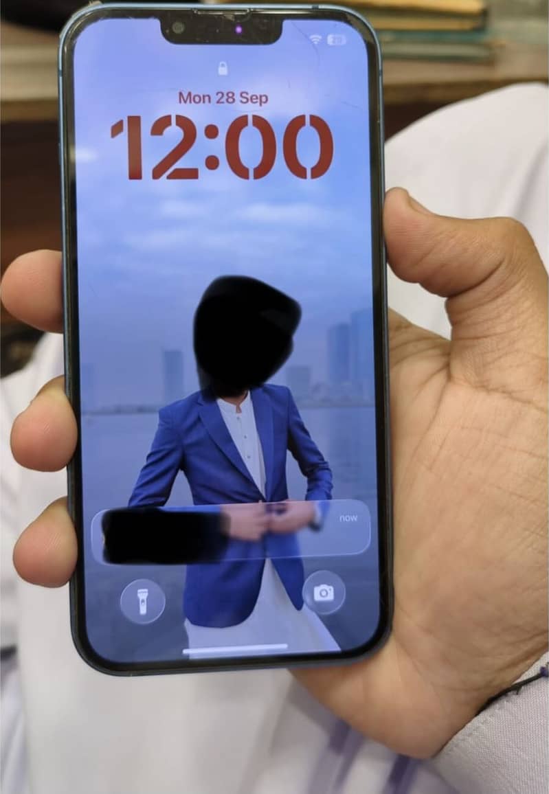 Apple iPhone 13 4
