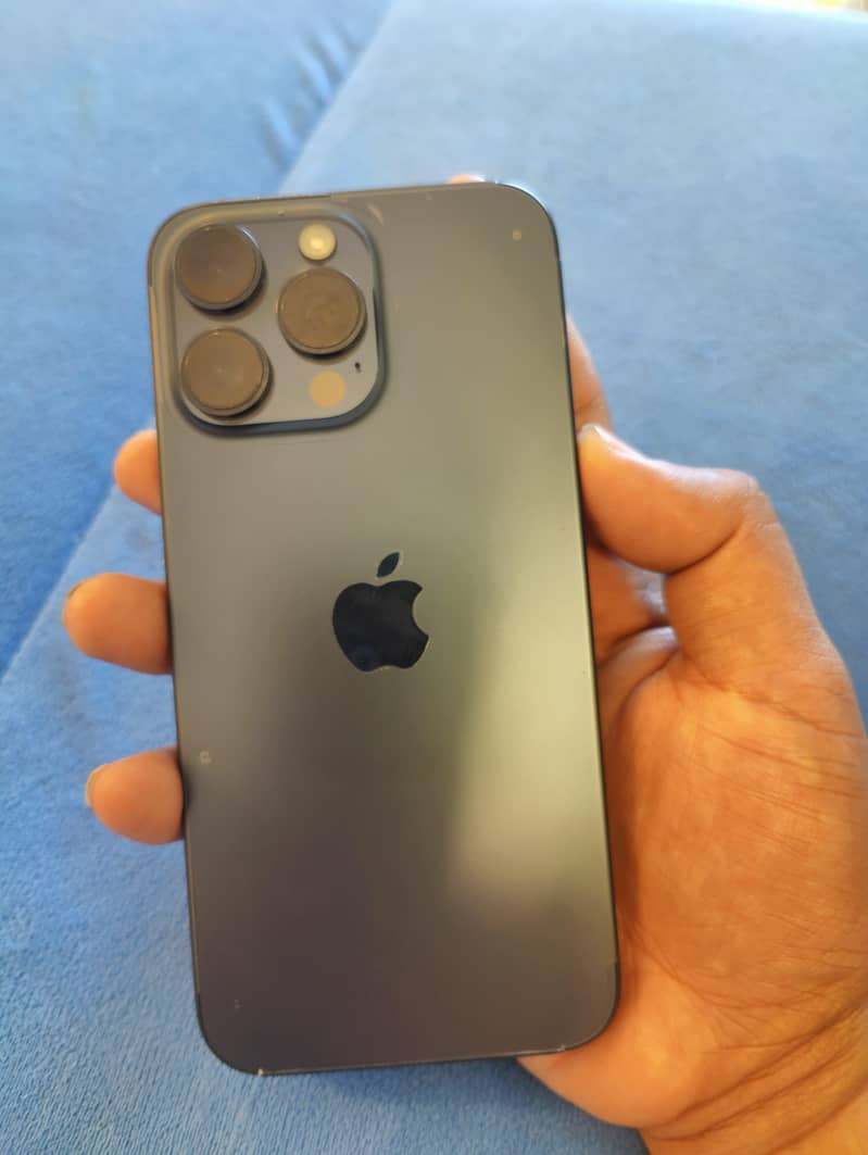 Apple iPhone 15 Pro Max 2