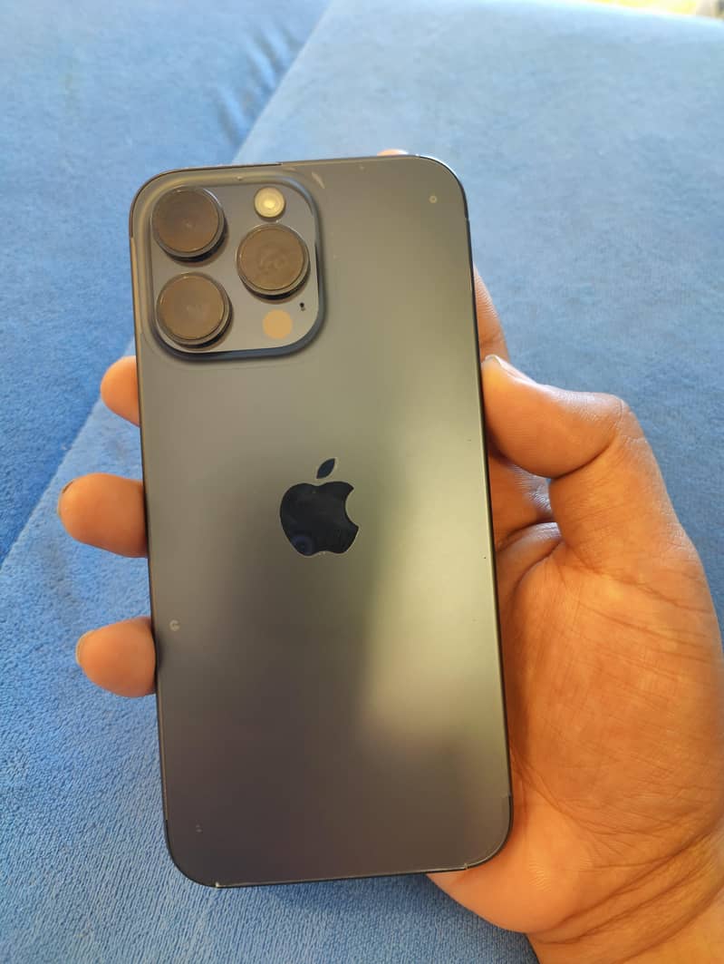 Apple iPhone 15 Pro Max 3