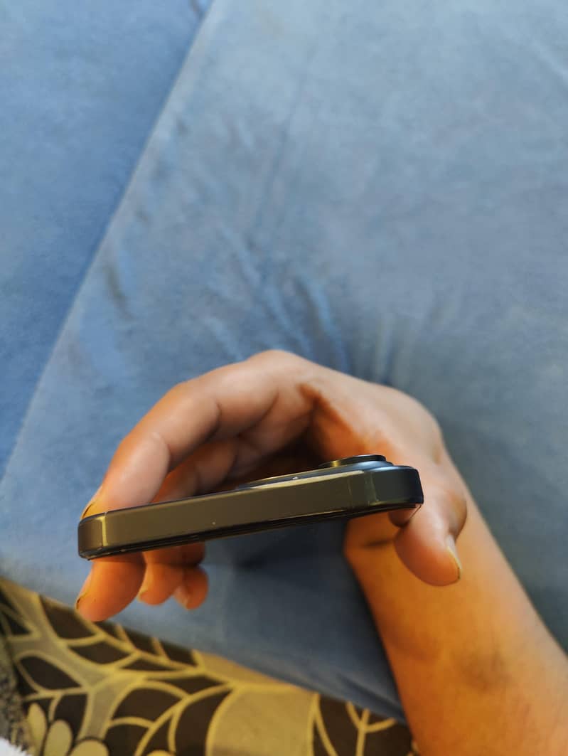 Apple iPhone 15 Pro Max 6