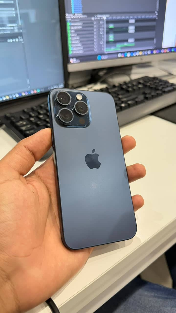 Apple iPhone 15 Pro Max 0