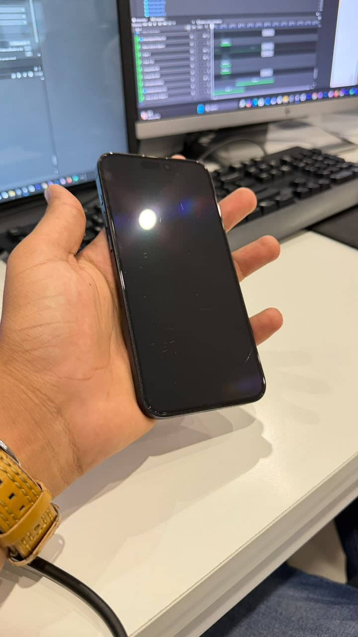 Apple iPhone 15 Pro Max 6