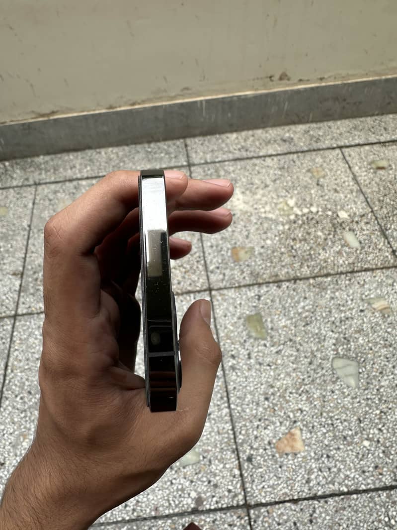 Apple iPhone 12 Pro 1