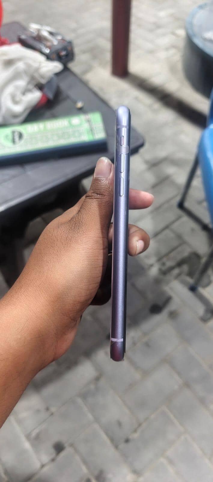 Apple iPhone 11 4