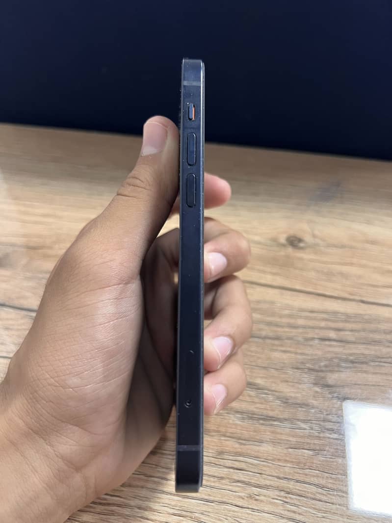 Apple iPhone 12 3