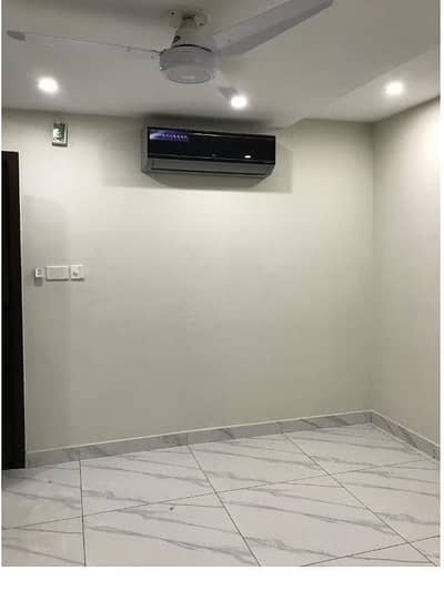 Semi Furnished Office Area 600 Square Feet Available For Rent Corporate Office On Main Boulevard Road Gulberg 3 Lahore