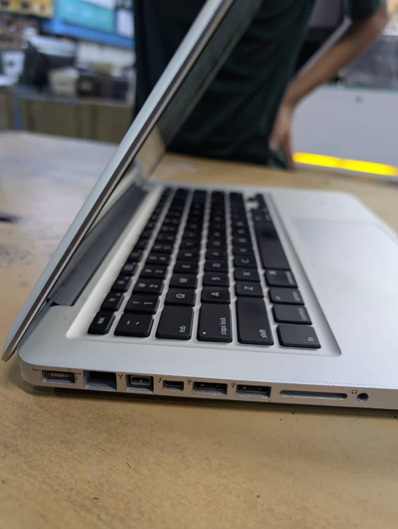 APPLE MACBOOK PRO 2011 . processor (i5Gen) 1