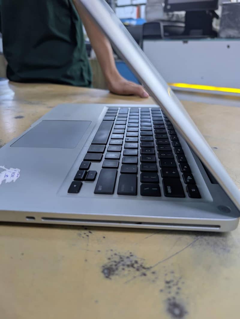 APPLE MACBOOK PRO 2011 . processor (i5Gen) 2