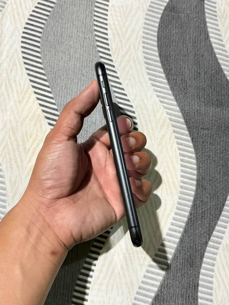 Apple iPhone 11 3