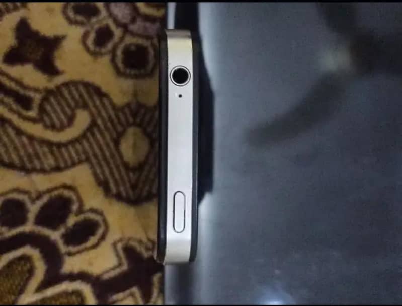 Apple iPhone 4s 1