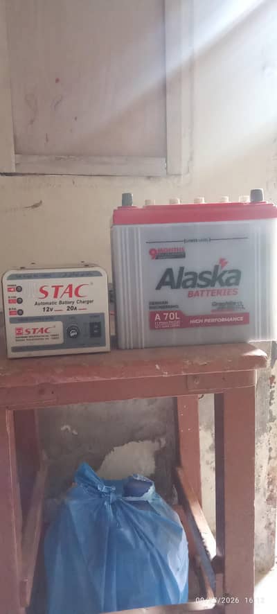 Stac Charger and Battery Like New