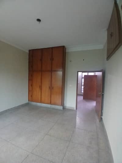 10MARLA UPPER PORTION FOR RENT IN ALLAMA IQBAL TOWN