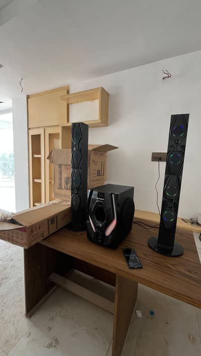 Audionic Reborn RB-105 2.1 Channel Tower Speakers - 10/10 with box