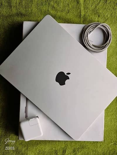 Apple MacBook Air - 15-inch - M3 Chip - 16GB RAM 512SSD New