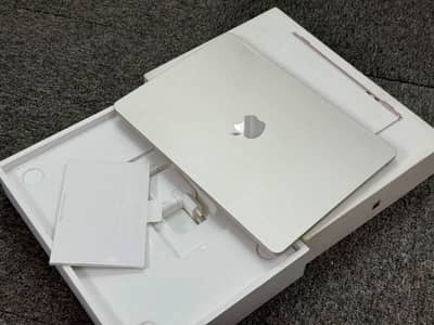 Apple MacBook Air - 15-inch - M3 Chip - STARLIGHT - BRAND NEW . . . . . . . .